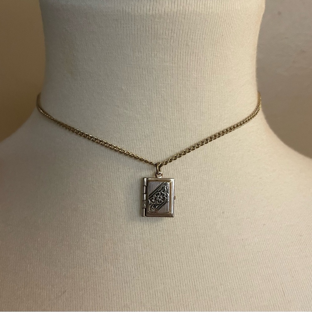 Silver Vintage Children’s Locket Necklace - Picture 3 of 8